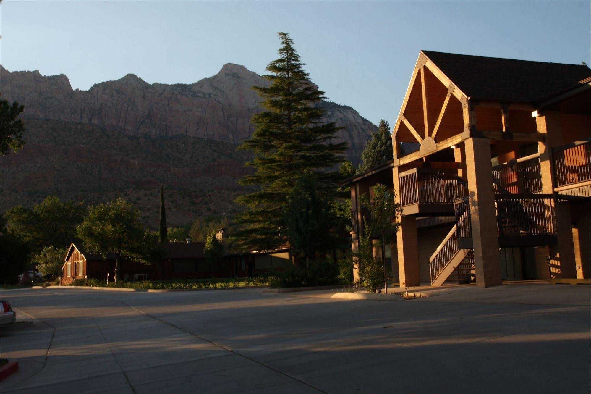Driftwood Lodge Springdale Eksteriør bilde